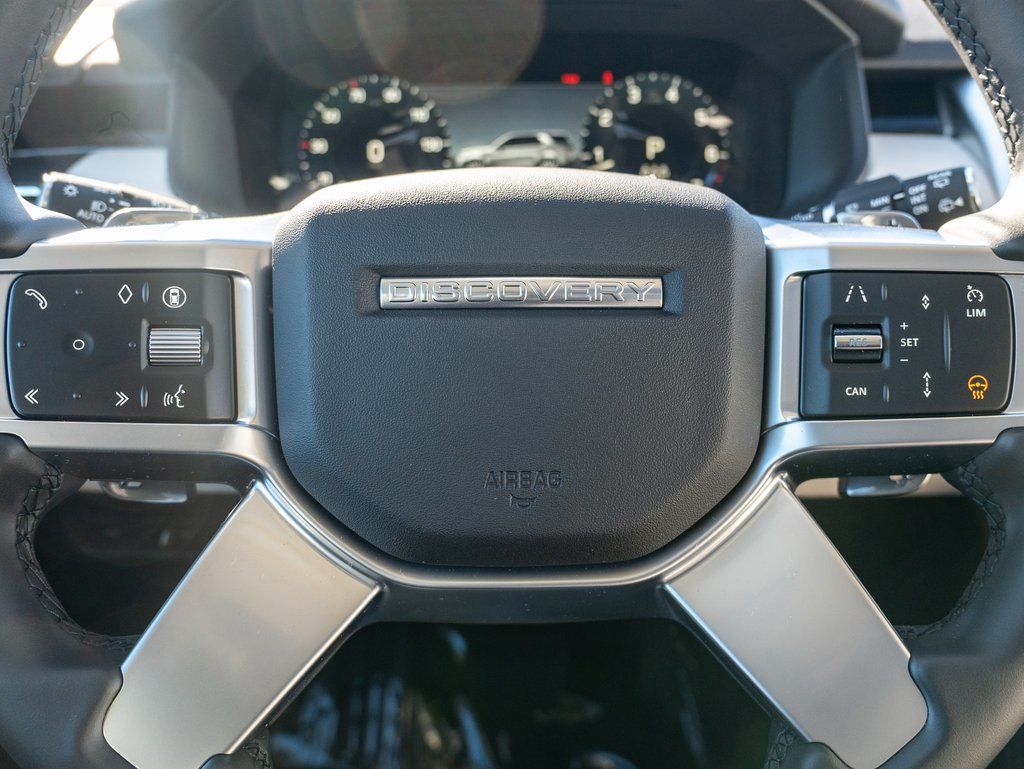 2025 Land Rover Discovery S photo 14