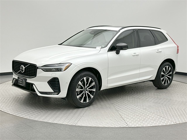 2025 Volvo XC60 Plus's photo