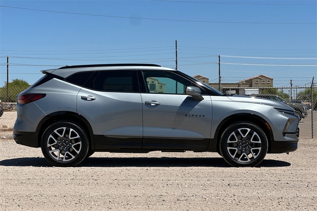 2023 Chevrolet Blazer RS photo 3