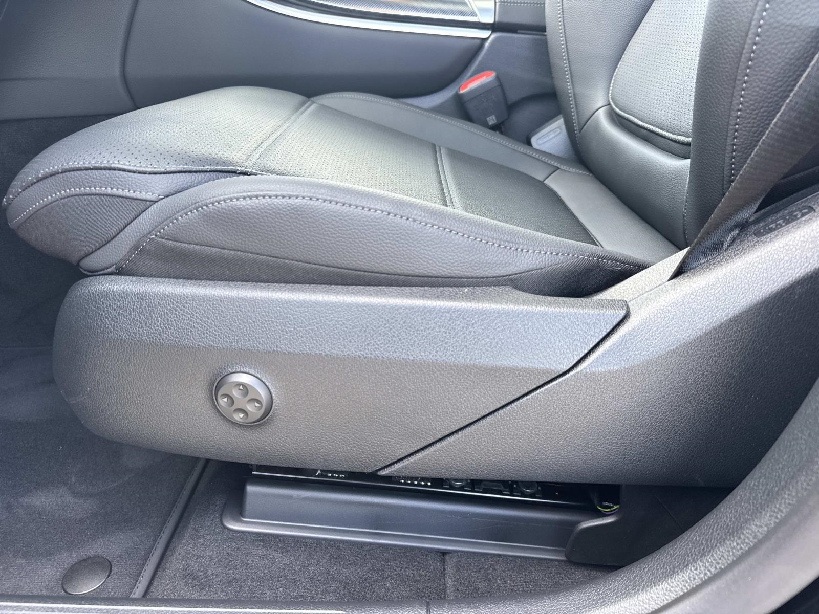 2026 Mercedes Benz GLC 300 4MATIC photo 8