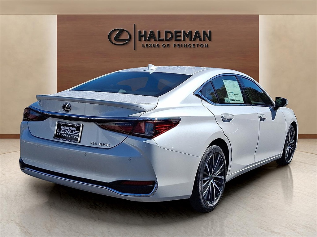 2025 Lexus ES 300h photo 4