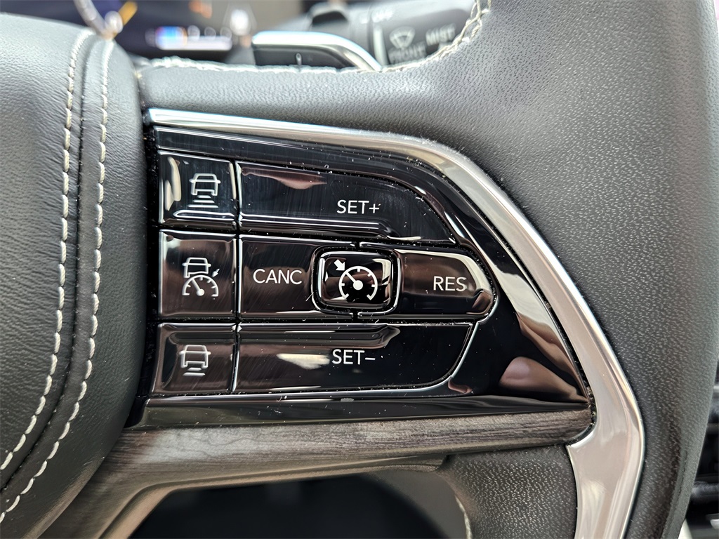 2023 Jeep Grand Cherokee Overland photo 22