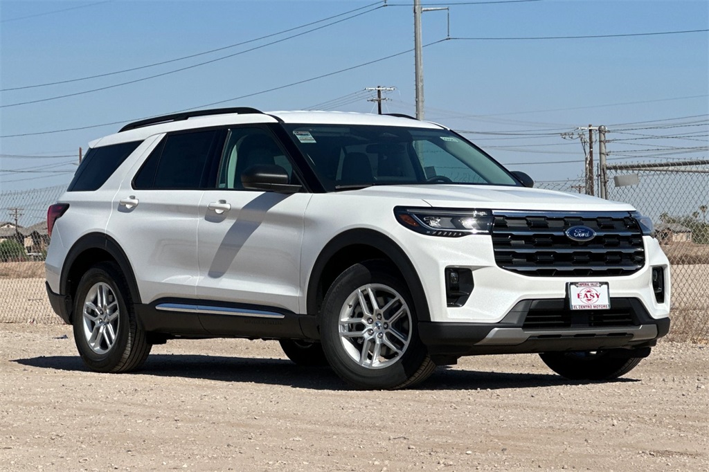 2025 Ford Explorer photo 2