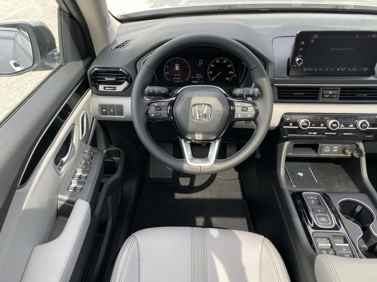 2025 Honda Pilot Touring photo 2