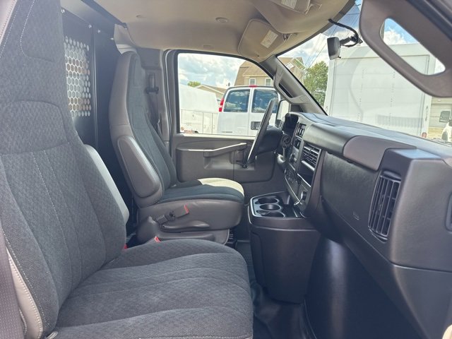 2023 Gmc Savana Cargo 2500 photo 14