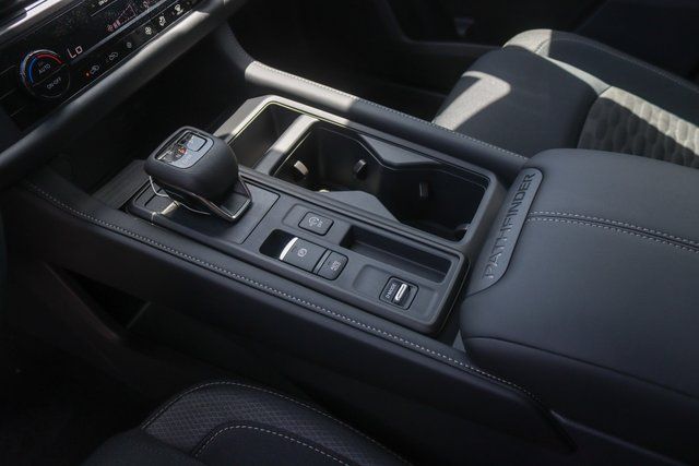 2025 Nissan Pathfinder S photo 14