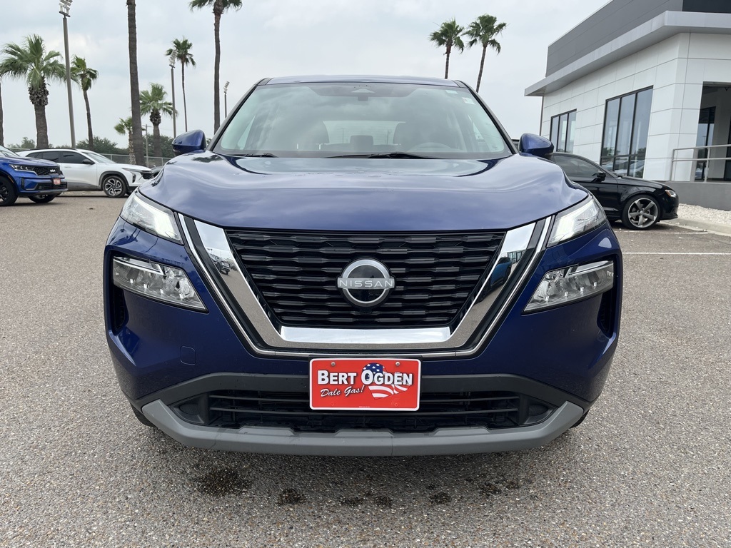 2022 Nissan Rogue SV photo 2