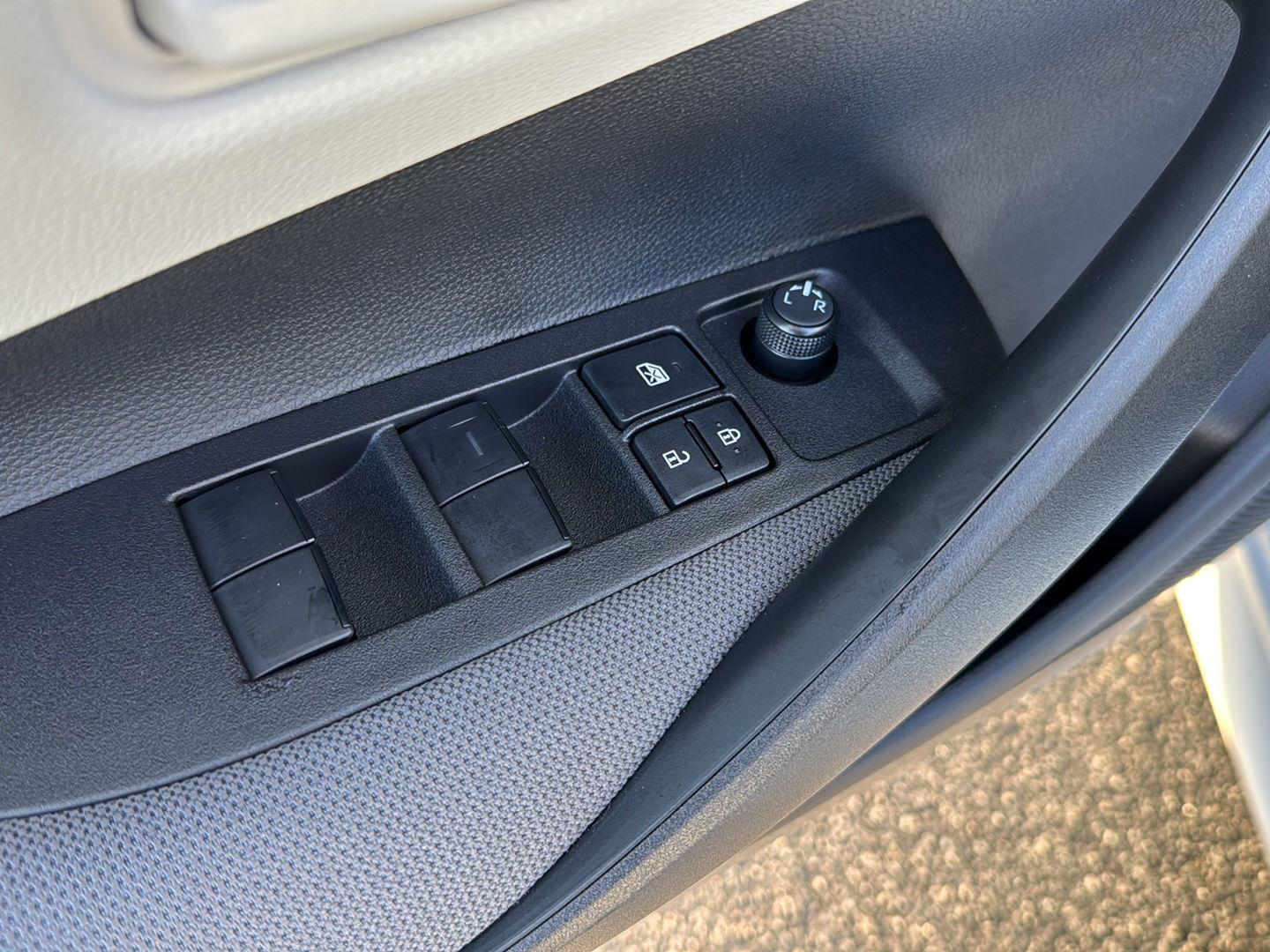 2025 Toyota Corolla LE photo 22