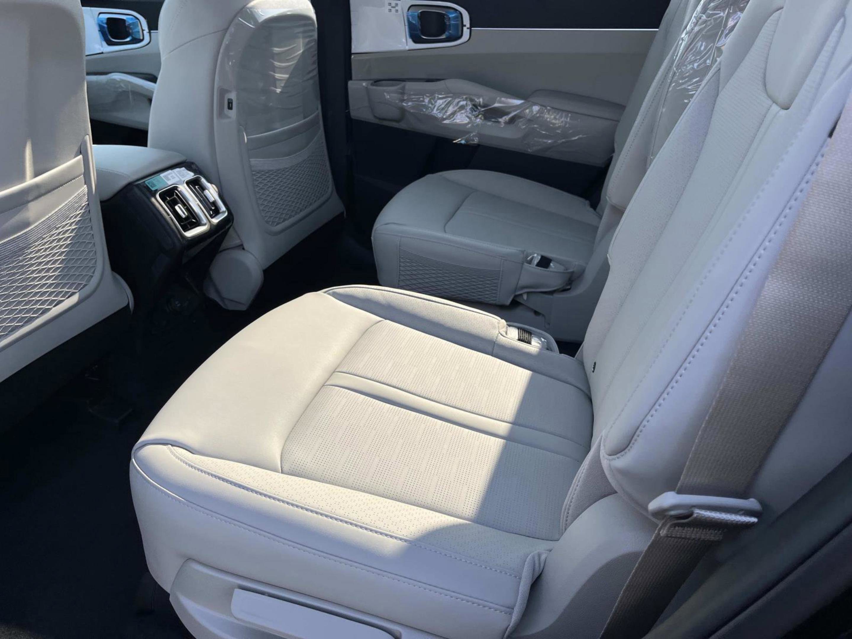 2025 Kia Sorento Hybrid EX photo 17