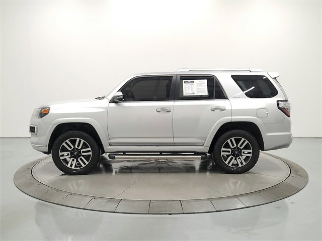 2020 Toyota 4Runner SR5 photo 4