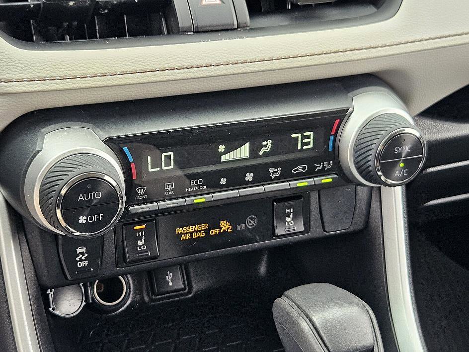2022 Toyota RAV4 Hybrid XLE photo 19