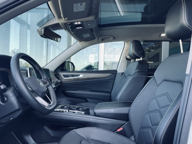 2024 Volkswagen Atlas SE Technology photo 3