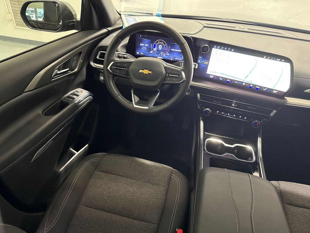 2025 Chevrolet Traverse photo 23