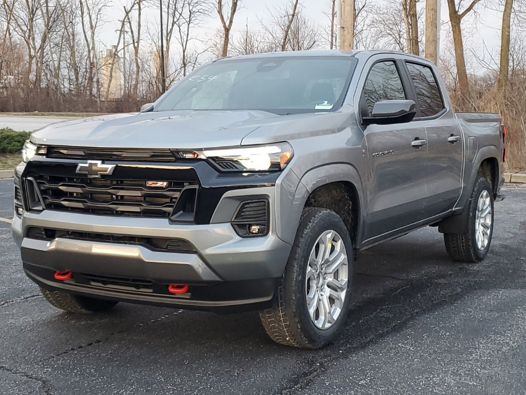 2025 Chevrolet Colorado Z71 photo 2