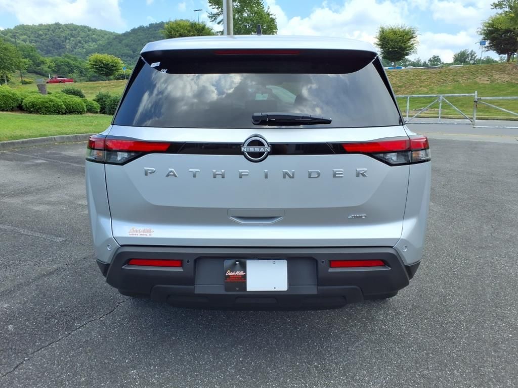 2025 Nissan Pathfinder S photo 4