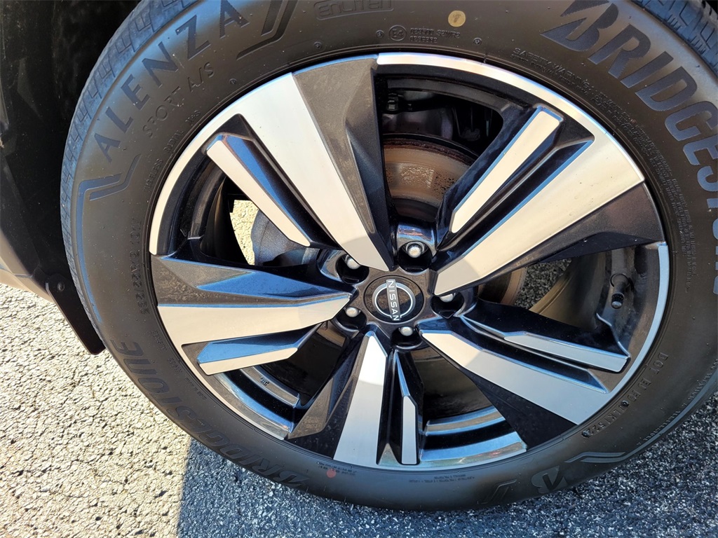 2022 Nissan Rogue Platinum photo 12