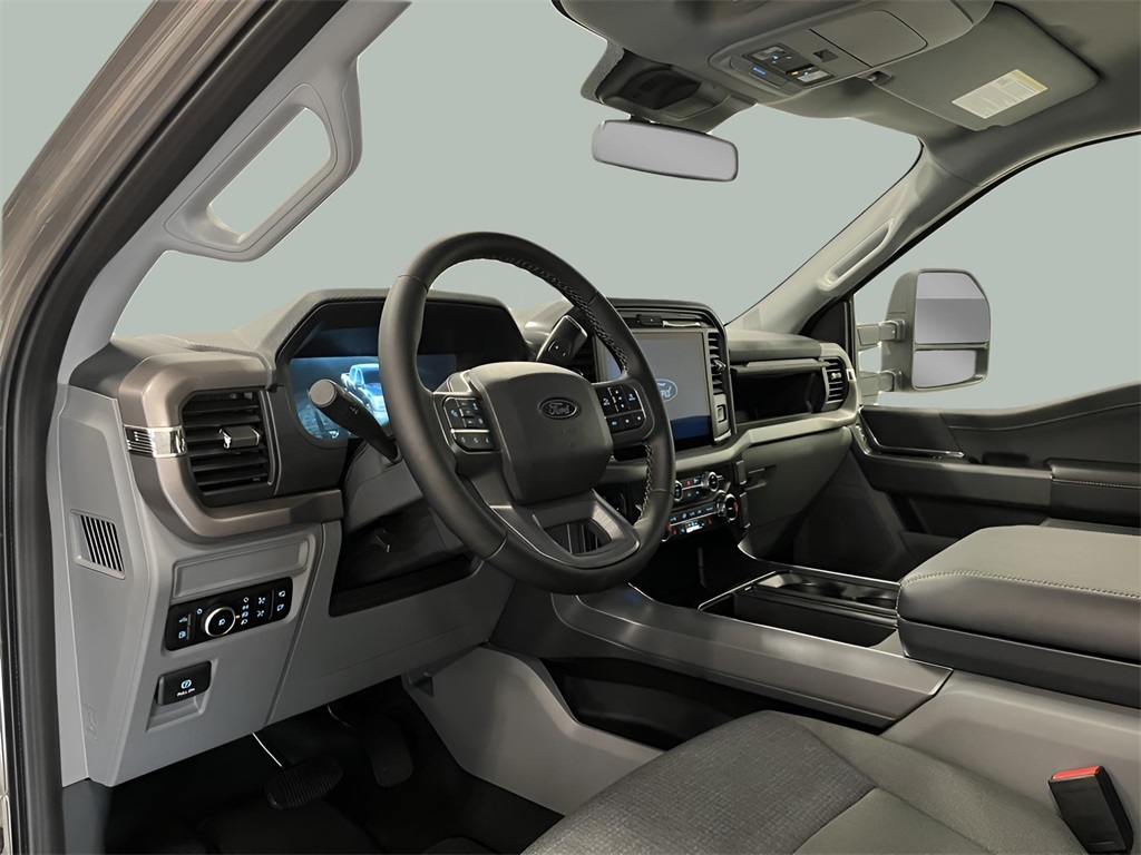 2025 Ford F-150 XLT photo 13