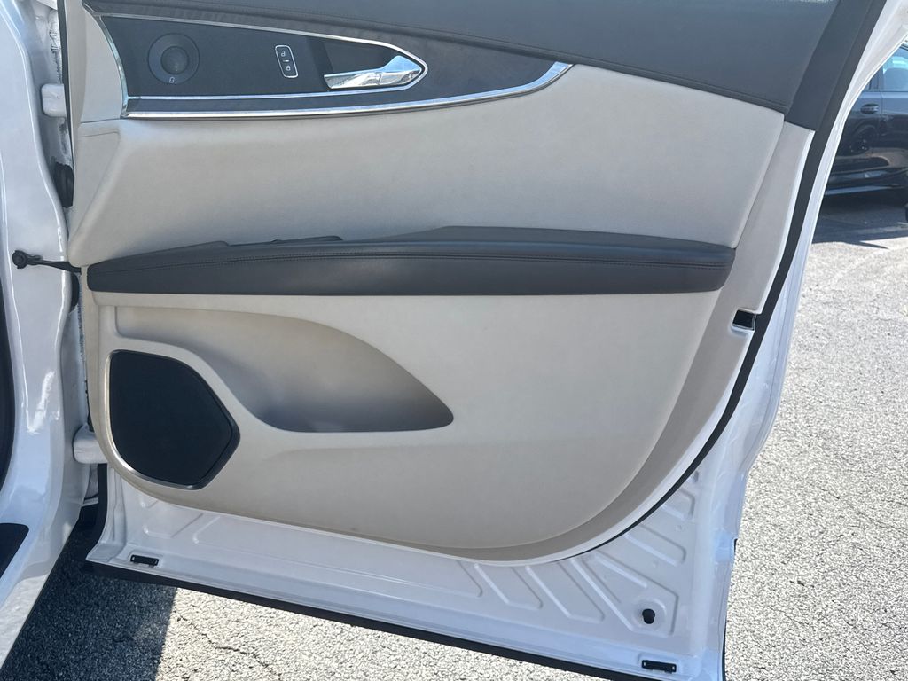 2019 Lincoln Nautilus Reserve photo 13