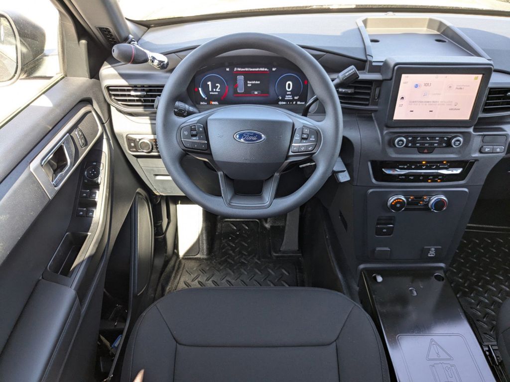 2025 Ford Explorer photo 13