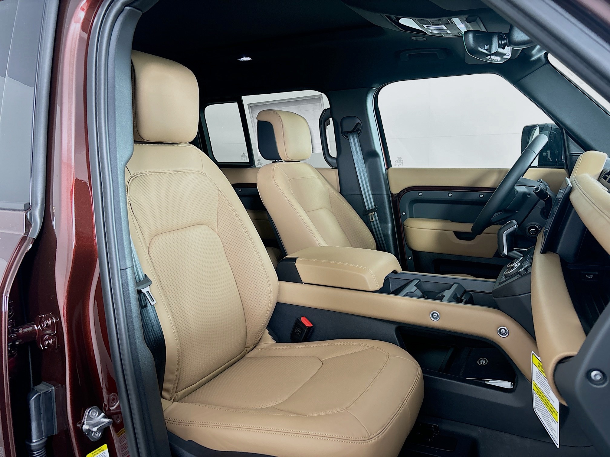 2025 Land Rover Defender 130 S photo 27
