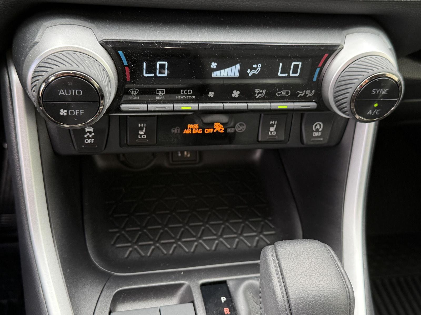 2024 Toyota RAV4 XLE photo 13