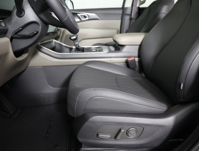 2026 Kia Carnival LXS photo 11