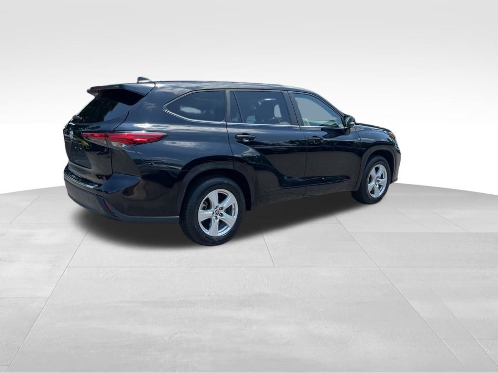 2023 Toyota Highlander L photo 5