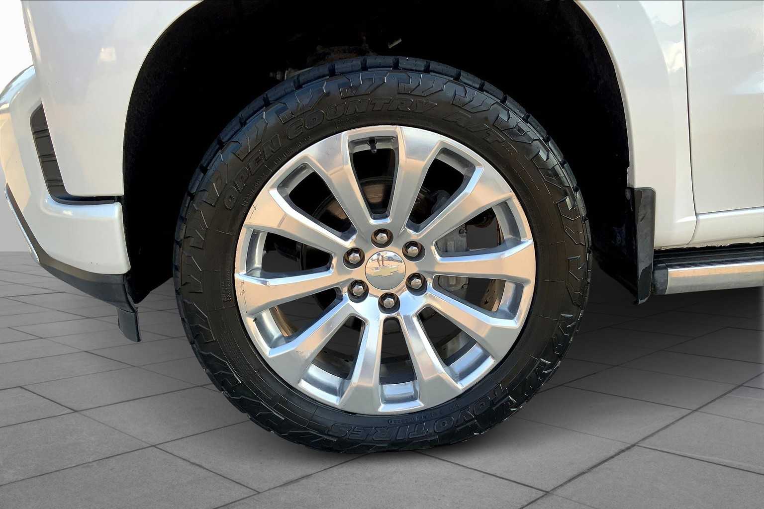 2019 Chevrolet Silverado 1500 High Country photo 9