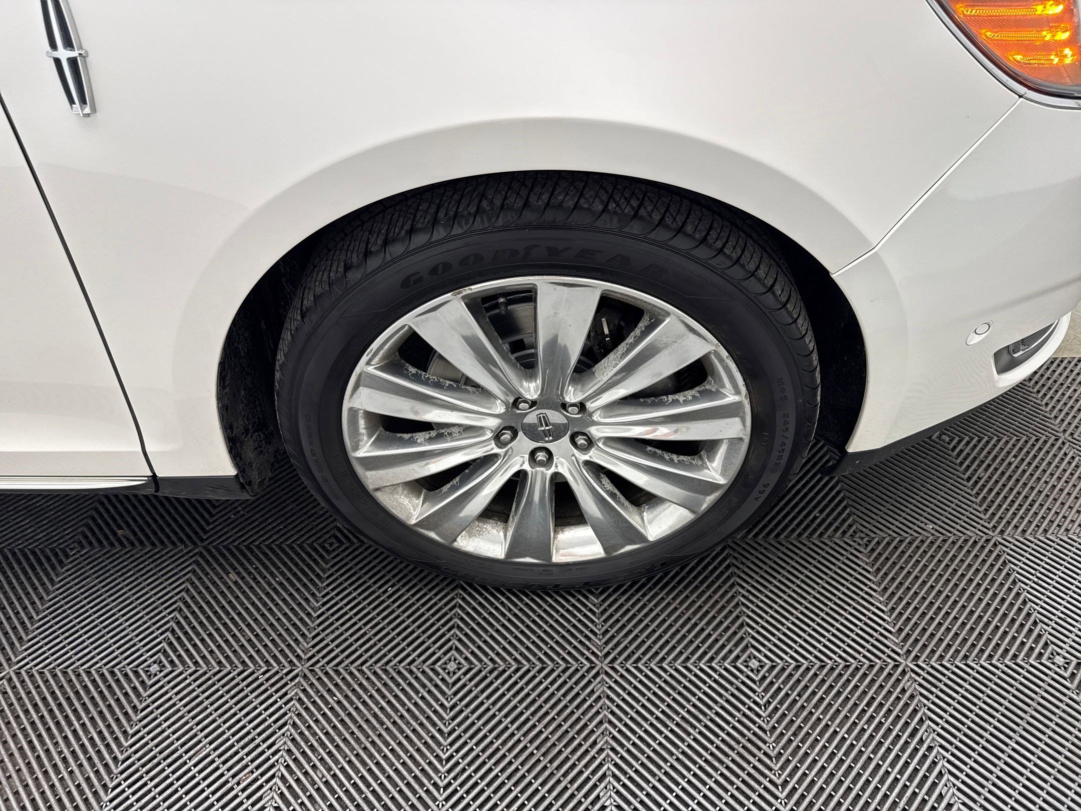 2014 Lincoln MKS EcoBoost photo 23