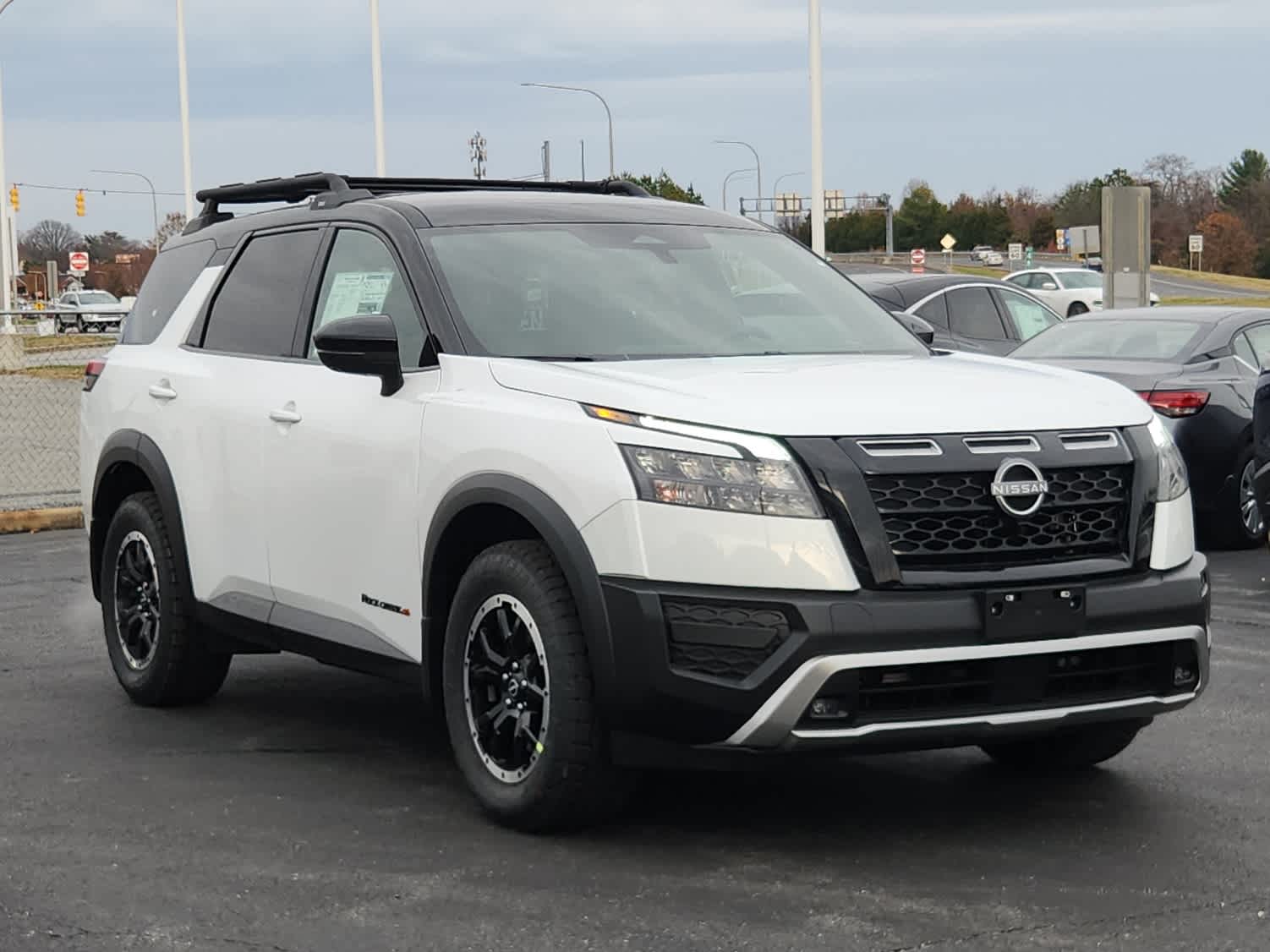 2025 Nissan Pathfinder Rock Creek photo 2