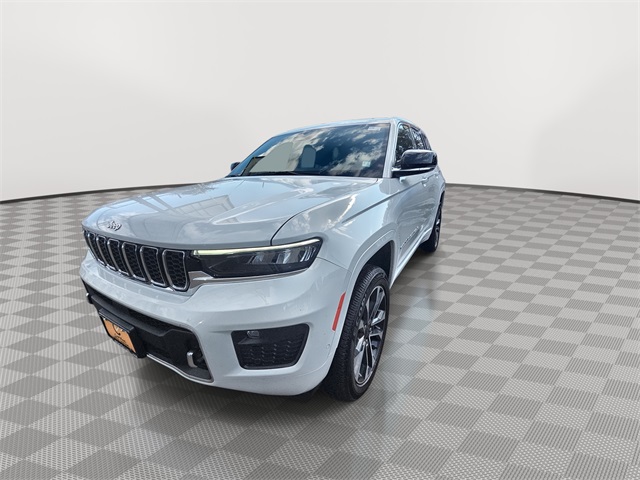 2023 Jeep Grand Cherokee Overland photo 3
