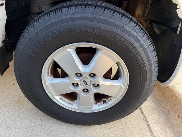 2009 Ford Escape XLT photo 2