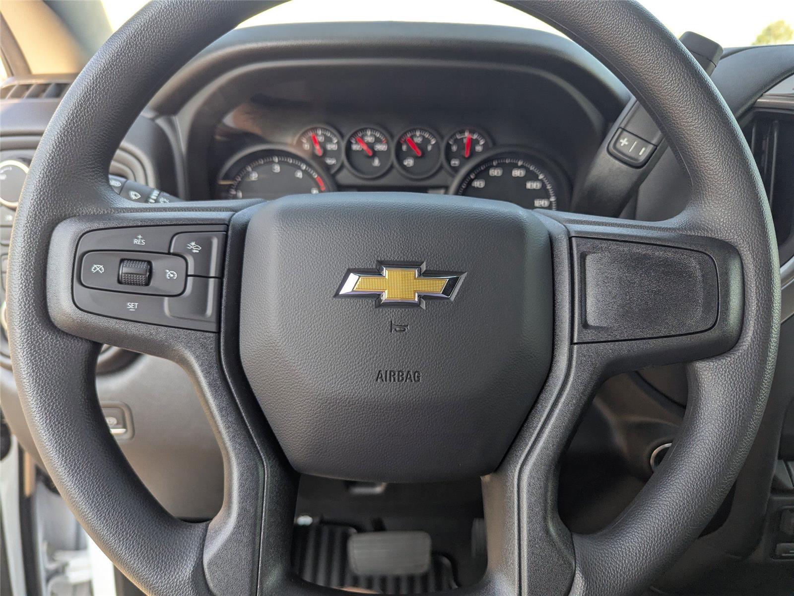 2025 Chevrolet Silverado 2500HD Custom photo 28