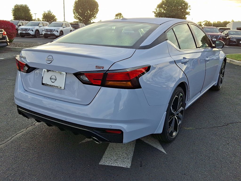 2025 Nissan Altima 2.5 SR photo 3