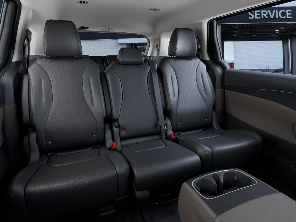 2026 Kia Carnival LXS photo 4
