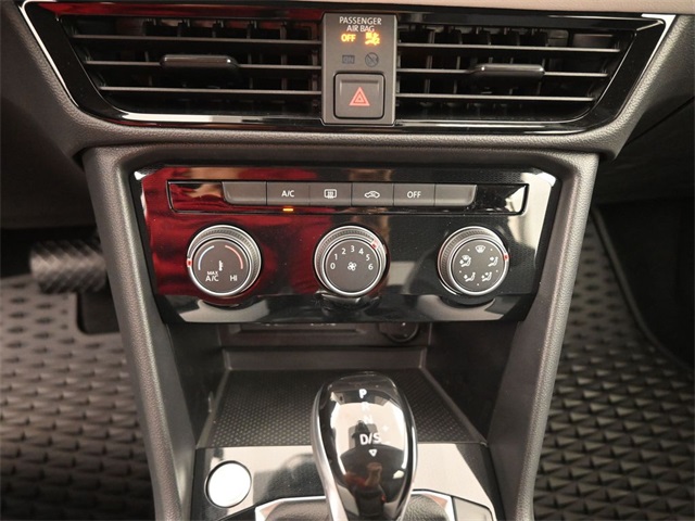 2025 Volkswagen Taos S photo 4