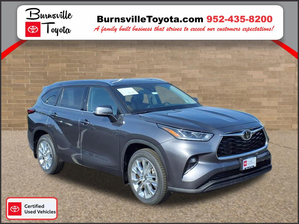 2022 Toyota Highlander Limited's photo