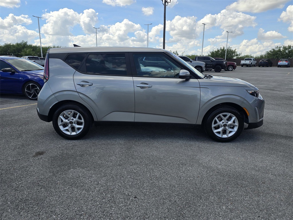 2024 Kia Soul LX photo 3