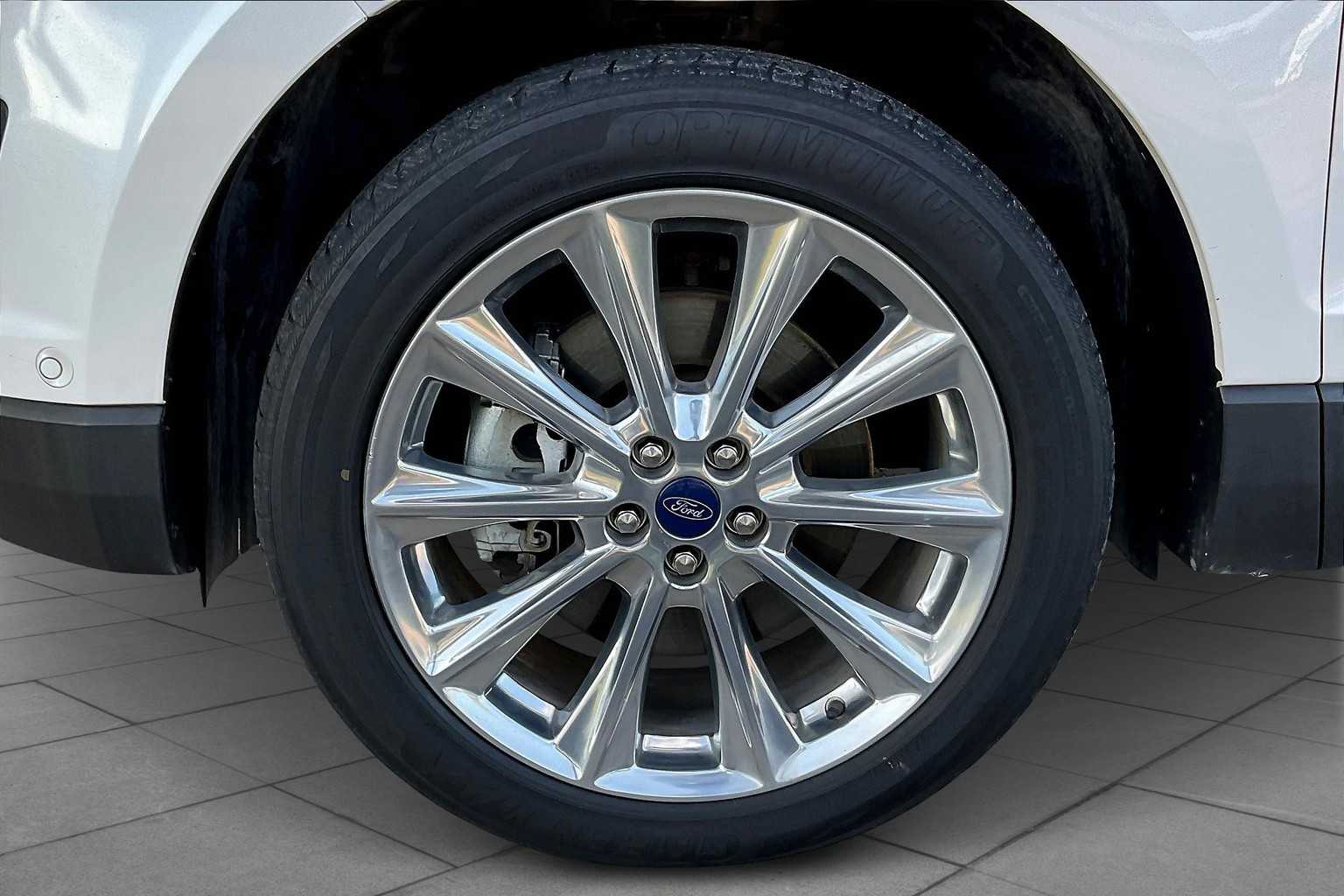 2017 Ford Edge Titanium photo 9
