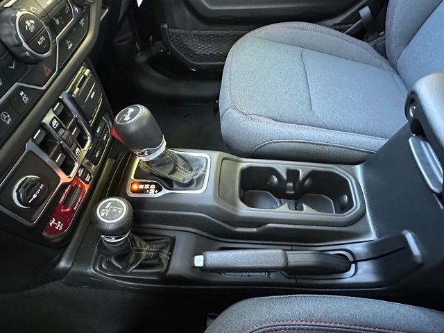2025 Jeep Wrangler Rubicon photo 25