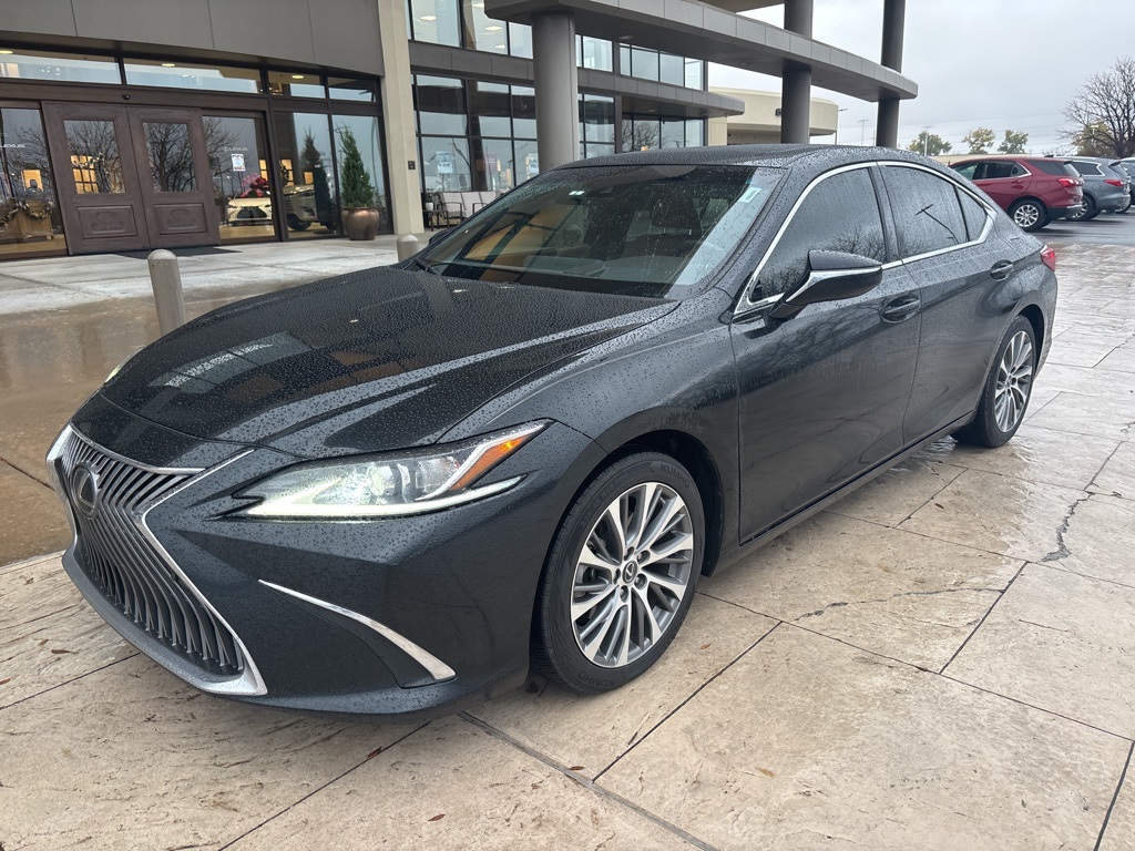 2020 Lexus ES 350's photo