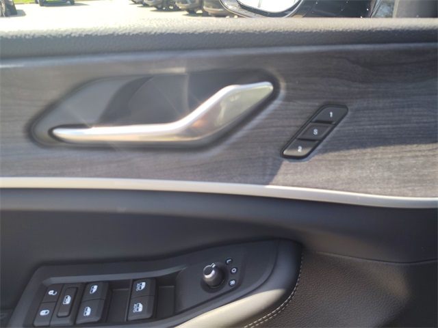 2025 Jeep Grand Cherokee Limited photo 13