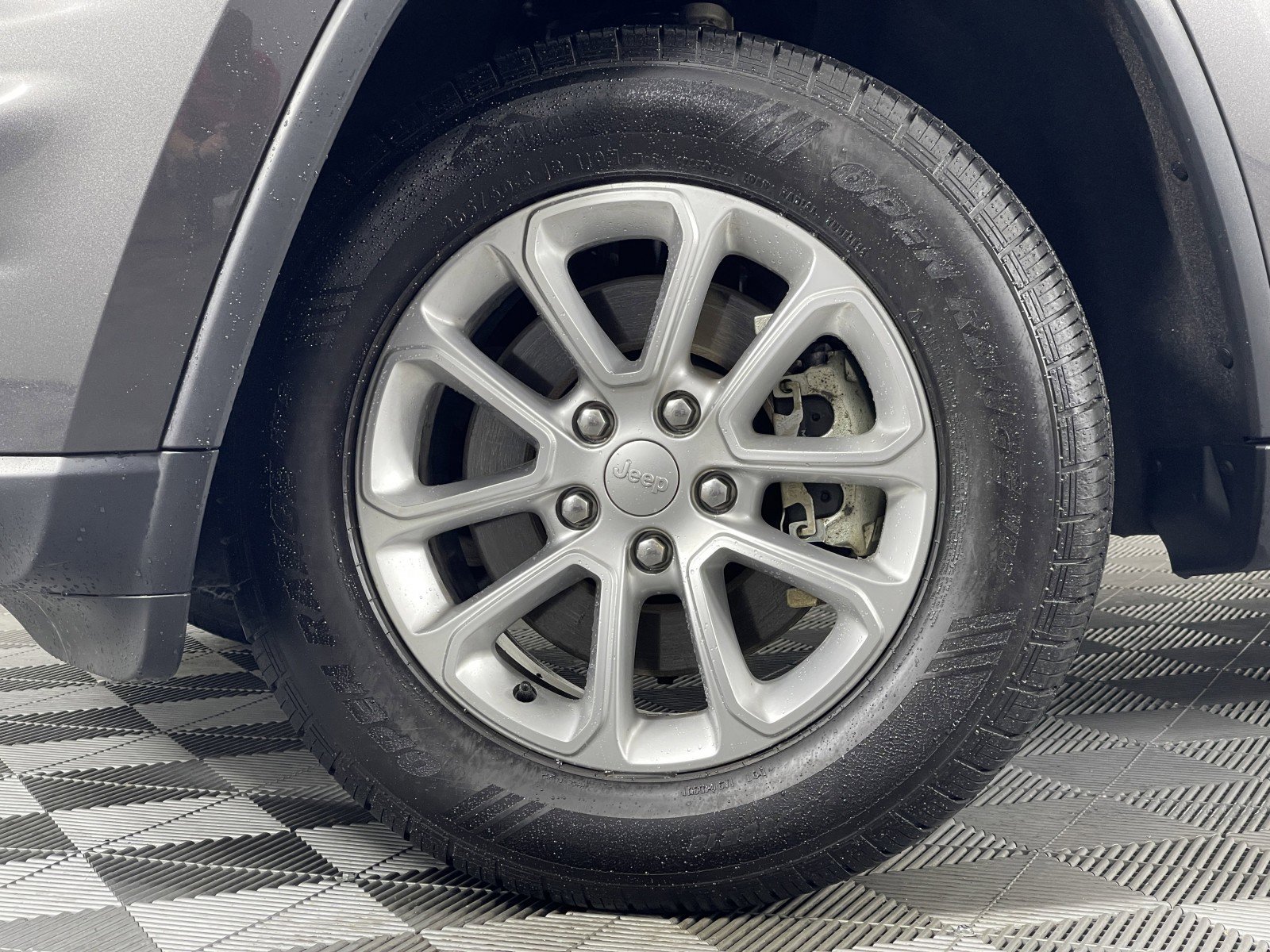 2021 Jeep Grand Cherokee Laredo E photo 3