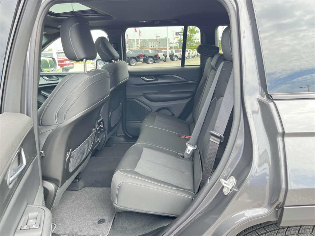 2025 Jeep Grand Cherokee Laredo X photo 21