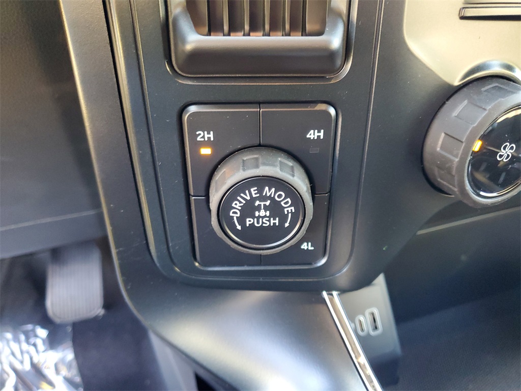 2025 Ford F-150 STX photo 18