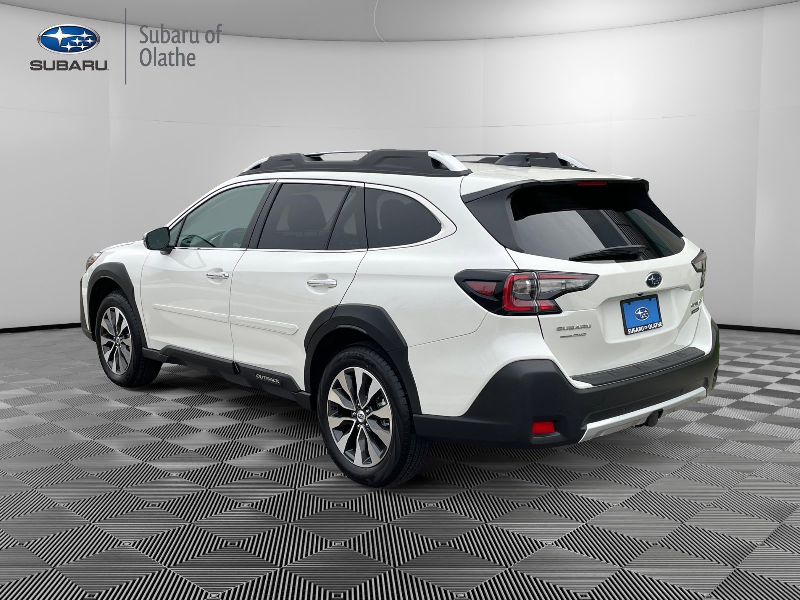 2025 Subaru Outback Touring photo 9