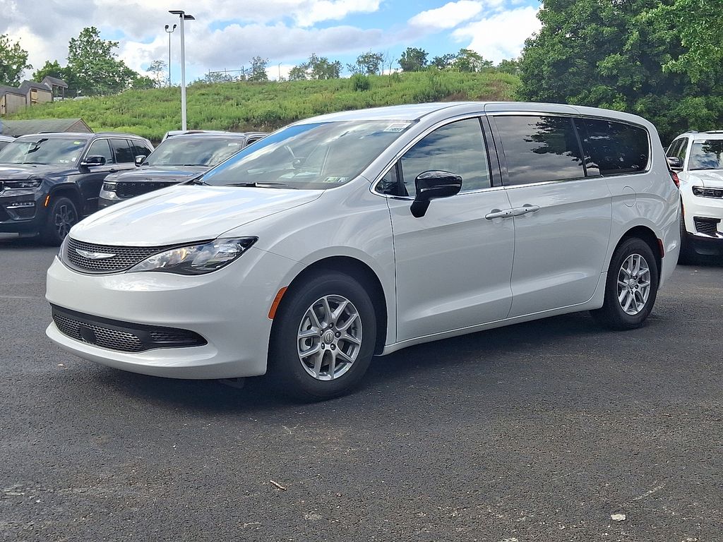 2026 Chrysler Voyager LX photo 3