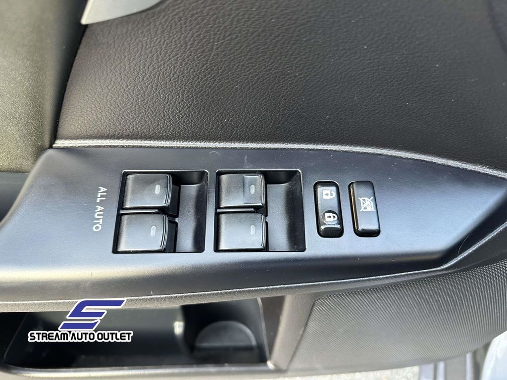 2013 Lexus CT 200h photo 18