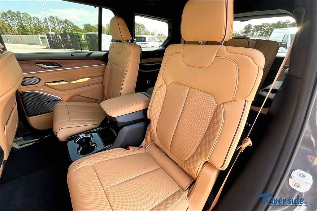 2025 Jeep Grand Cherokee L Summit Reserve photo 9