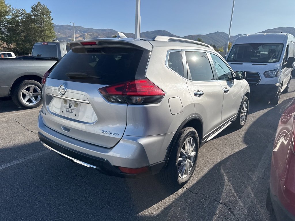 2017 Nissan Rogue SV photo 11